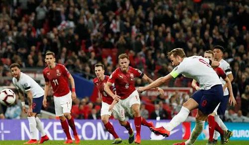  U20亚洲杯焦点战：乌兹别克斯坦U20迎战伊朗U20，谁将更胜一筹？